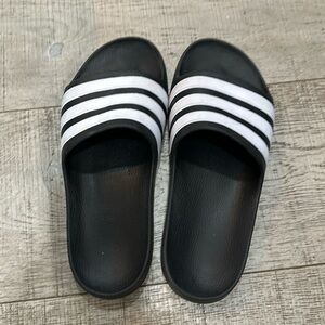 Adidas Slides black and white 
Size 5 Kids or 6.5 Women’s
EUC